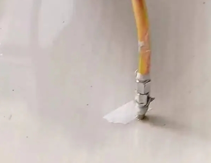 东河瓷砖空鼓维修公司专业解答在瓷砖铺贴过程中，如果使用的砂料过粗（如全部使用了粗砂），可能会导致以下问题